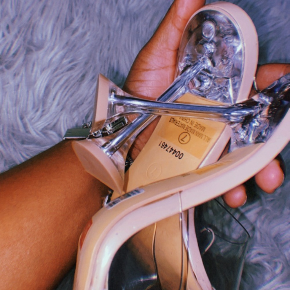 MUST HAVE, “Clear heels” 🔥🔥